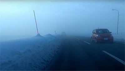 朝もやの中の運転.jpg