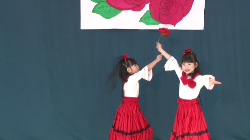 魅惑の曲 バラのフラメンコ に合わせて踊る二人の女児 ｃａｍくんの動画とデジカメ情報サイト